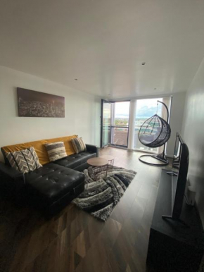 SECC/HYDRO MODERN 6TH FLOOR 2BR APARTMENT, GREAT VIEWS & FREE PARKING